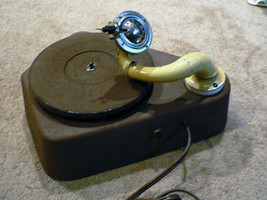 Vintage &quot;The Melodier&quot;  phonograph record player - rare diamond shaped - £54.72 GBP