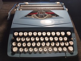 Smith Corona Silent Super Blue Series Portable Typewriter w/ Case &amp; Manual FLAW - £98.36 GBP