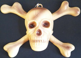 3D Halloween Skull &amp; Crossbones 10.3”W x 7”H x 2”D Wall Hanger - £2.38 GBP