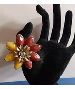 Costume Fashion Jewelry Ring Elastic Band Cocktail Flower 2 Color Daisy 2&#39;&#39; - $266.09 MXN
