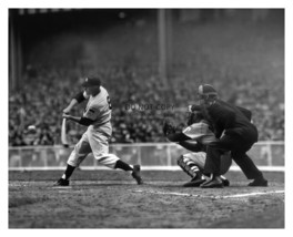 Mickey Mantle Batting New York Yankees Baseball Player 8X10 B&amp;W Photo - £6.34 GBP