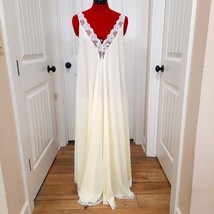 Vintage Lucie Ann Yellow Nightgown Negligee Chantilly Lace Small Nylon v-neck - £73.47 GBP