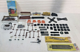 Lot of Vintage HO Scale Train Track and Accessories Atlas Lionel etc  lot #222 - £38.89 GBP