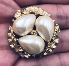 Vintage Gold Tone Leaf Brooch Pin w/ Faux Teardrop Pearls 1.5&quot; Diameter - $9.49