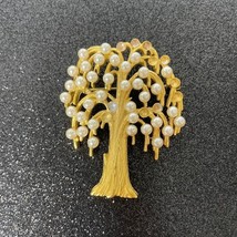 Beautiful Rare Vintage Gold Tone Pearl Willow Tree Pin Lovely Detail - £6.61 GBP