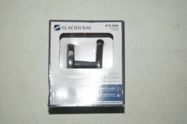 New Glacier Bay Dorset Chrome Double Robe Hook 475 689 - $13.20 CAD