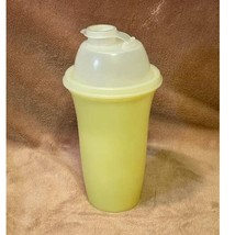 Vintage Tupperware Pale Yellow Quick Shake 16oz Blender Cup (844-10) - £14.01 GBP
