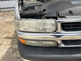 Passenger Right Headlight Fits 00-06 SUBURBAN 1500 104560361 - $80.04
