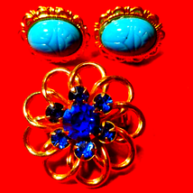 Egyptian revival scarab earrings and brooch lot - £30.25 GBP