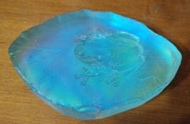 Signed Artisan Paperweight Iridescent Tree Frog Leaf Lillipad Blue-green - $39.59