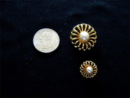 3 Gold Filagree 1″ Buttons W/ Pearl Center #178 - £12.89 GBP