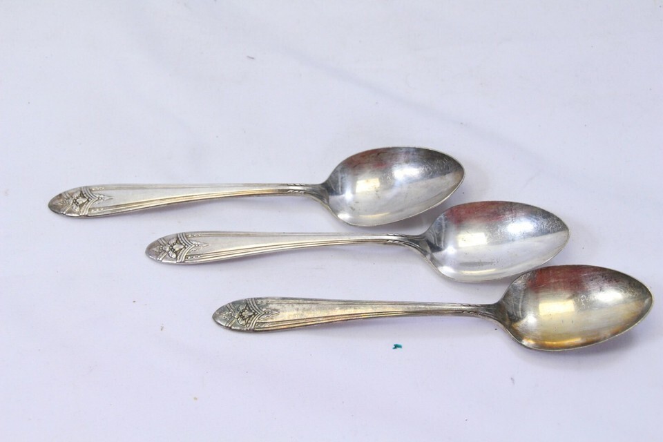 Wm A Rogers A1 Plus Oneida Silverplate  Lot of 13  Spoons Forks Knives Item image 9