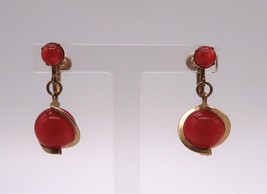 Vintage gold tone &amp; salmon pink bead clip on dangle earrings - £12.05 GBP
