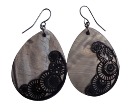 Gray Shell Black Overlay Design Teardrop Dangle Earrings Wire Hooks Jewelry - £7.13 GBP