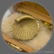 Gold Tone Textured Shell Brooch Pin Vintage - £7.81 GBP