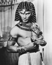 The Ten Commandments Yul Brynner barechested 16x20 Poster - £15.67 GBP