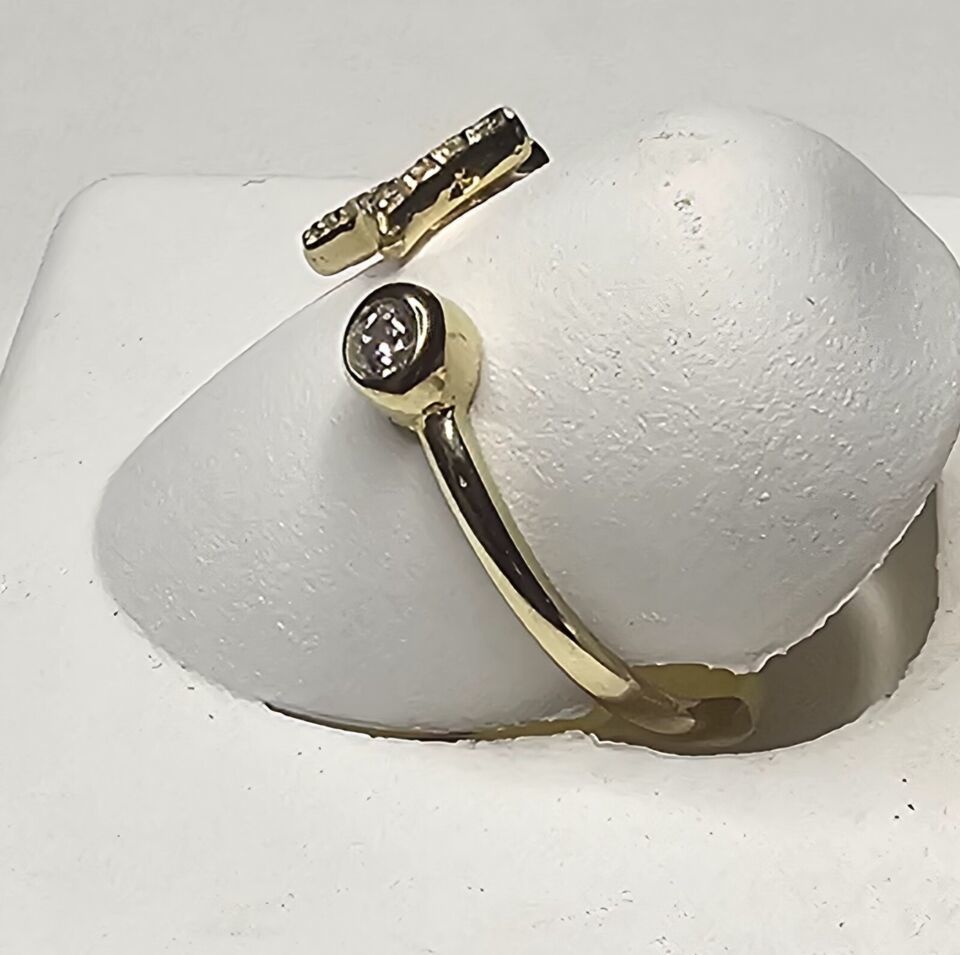 10k Solid Gold Star Cubic Zirconia Ring Item image 4