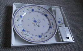 Andrea Sadek Ivory Cake Plate Pie Server Blue Flower Vine 10.5&quot; - £26.45 GBP