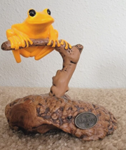 John Perry YELLOW FROG ON BRANCH Sculpture Figurine - £19.92 GBP
