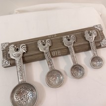 Vintage Ganz Roosters &amp; Flowers Measuring Spoons Set with Wall Mount EK1692 - £20.57 GBP