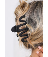 Black Wave Shape Resin Large Hair Claw Clip - $52.12 MXN