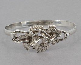 Child&#39;s 5.5&quot; Sterling Silver Hibiscus Flower Front Hook Bracelet  - £23.90 GBP