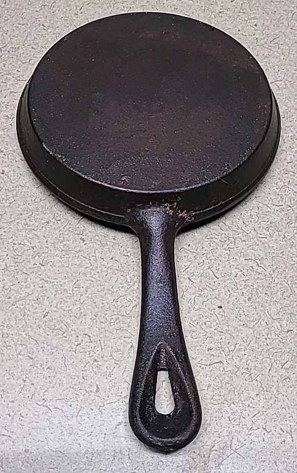 Cast Iron Pan 9 x 5" Small Item image 5