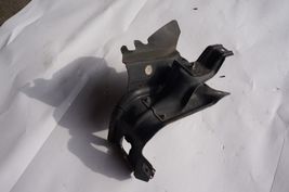 2000-2006 w215 MERCEDES CL500 CL55 RADIATOR LOWER RIGHT MOUNTING BRACKET MOUNT image 3
