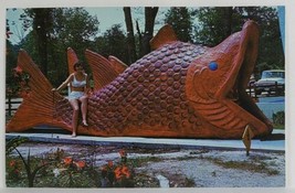 South Carolina Myrtle Beach WACKY GOLF Woman on Large Fish Landmark Postcard S15 - £7.43 GBP