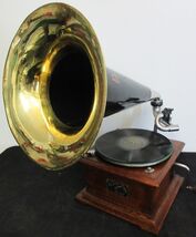 Victor ll Phonograph with Brass Bell Horn Hump Back circa 1905 Fully Res... - $2,995.00