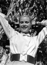 Grace Kelly beautiful smiling pose for cameras 5x7 inch photograph - £4.44 GBP