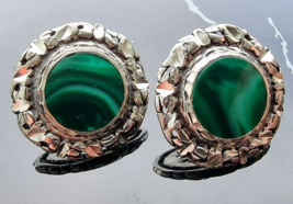 VINTAGE BLACK HILL 925 STERLING SILVER NATIVE AMERICAN MALACHITE EARRINGS - $1,425.81 MXN