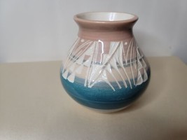 Native American Navajo Pottery Vase Signed KUMO Navajo USA 5&quot; - £26.37 GBP