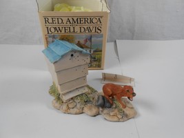 SCHMID BORDER ART  BY LOWELL DAVIS RFD AMERICA  MAKING A BEELINE - $14.00