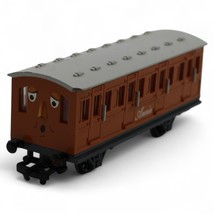 Thomas &amp; Friends Annie Passenger Coach Train Toy Model Brown &amp; Gray Plas... - $378.41 MXN
