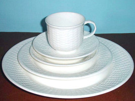 Wedgwood Nantucket Basketweave GEO Davis 5 PC Place Setting White Bone C... - $117.32