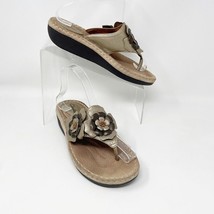 Clarks Womens Artisan Gold Floral Accent Leather Sandal, Size 8 - $24.26