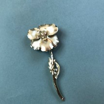 Vintage Large Dimensional Layered Goldtone Flower w Long Stem &amp; Leaves Pin Brooc - £6.04 GBP