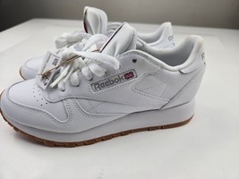 Reebok Women&#39;s Classic Leather Sneakers Black Or White Tennis Shoes Size 4 - $926.71 MXN