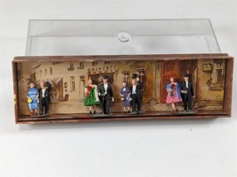 Merten 967 Weddings Guests 8 (4 couples) Figures HO Scale - £14.97 GBP