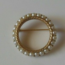 Vintage Crown TRIFARI Gold-tone Pearl Circle Brooch 1.5&quot; Diameter - £27.45 GBP