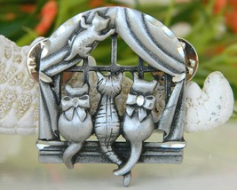 Vintage Cats Sitting In Window Brooch Pin Pewter Clutch Back Fasteners - £15.80 GBP