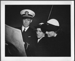 WWII US Naval Training School (WR) Bronx NY Photo WAVE Officers Visit Ship #1 - £15.53 GBP