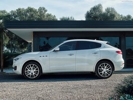 Maserati Levante 2017 Poster 24 X 32 | 18 X 24 | 12 X 16 #CR-1253563 - $19.95+