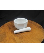 White Porcelain Mortar and Pestle vintage - $454.28 MXN