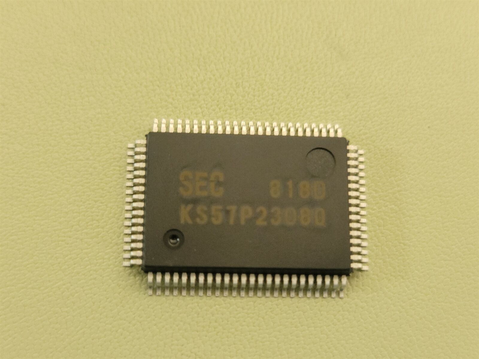 Samsung KS57P2308Q Microcontroller, 4Bit, 8448 I/O Pins, 39 Interrupts, ... - $3.62
