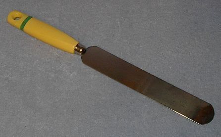 Yellow Green Wood Handle Cake Frosting Speader Palette Knife - $9.00
