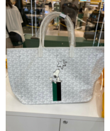 Authenticity Guarantee

GOYARD Saint Louis PM Tote Bag Pouch Snoopy Wood... - $104,106.80 MXN