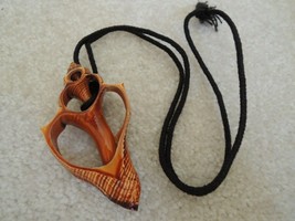 Pendant Shell on Black Rope Genuine Shell Warm Sienna Lacquered Necklace Vtg 80s - £12.83 GBP