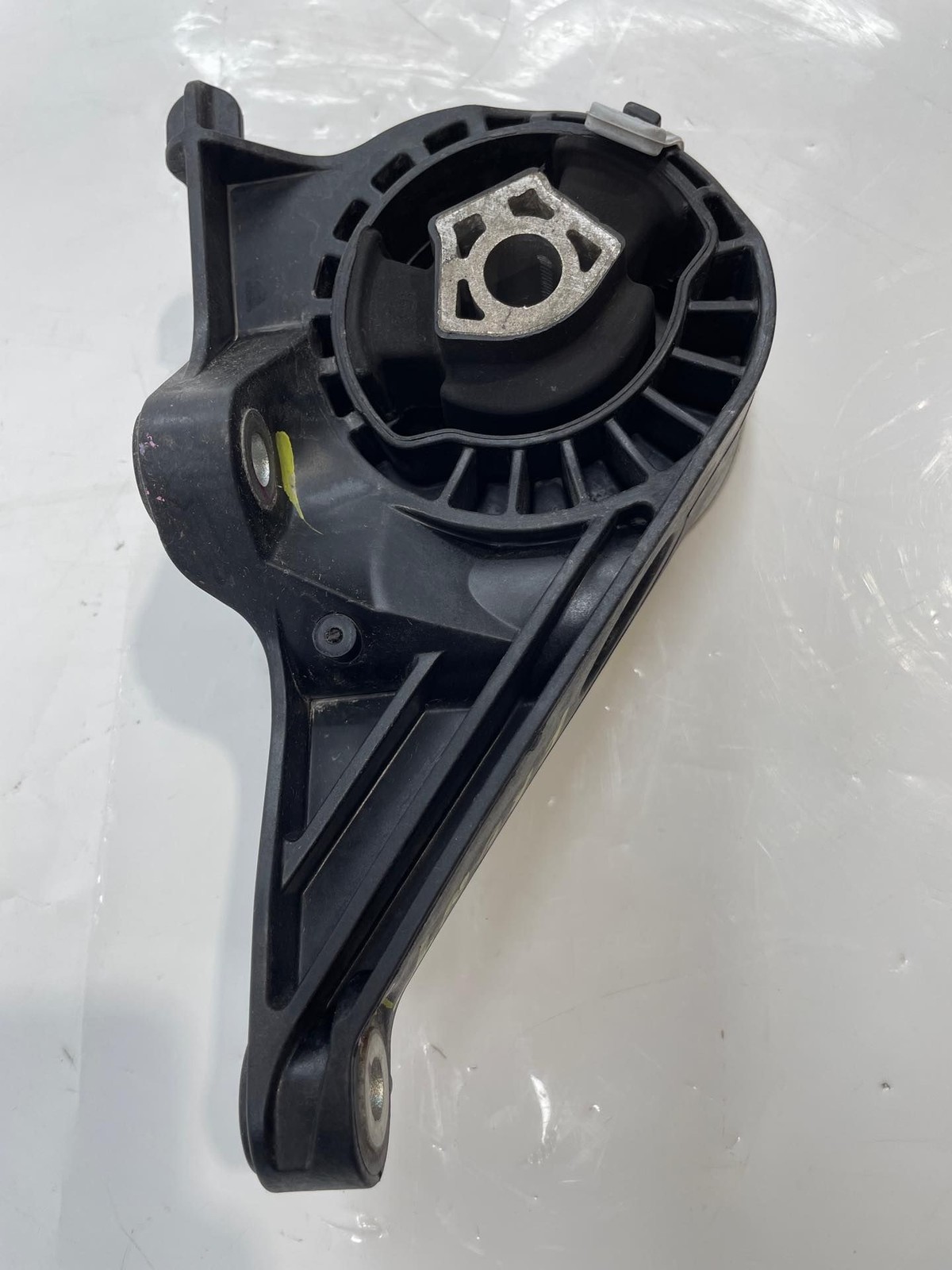 2021 Chevy Traverse 3.6L Fwd LT Front Transmission Mount OEM Item image 2
